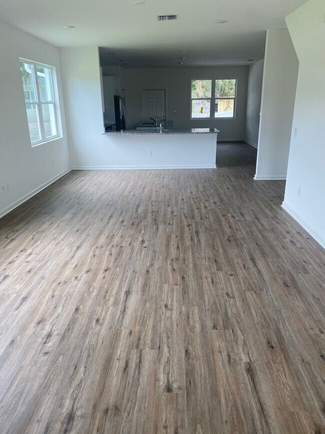 Foto del edificio - UPDATED RENTAL PRICE/New Construction- 3/3...
