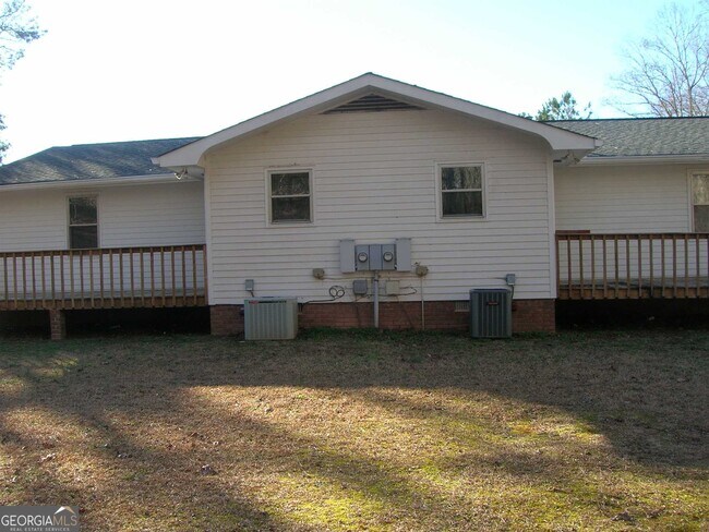 Foto del edificio - 159 Oak Lake Rd