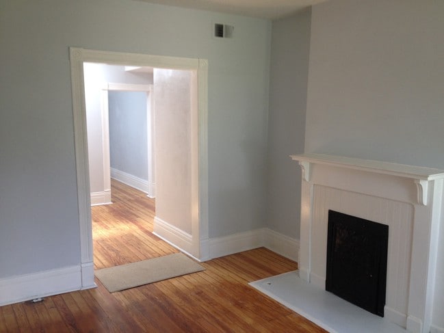 Building Photo - 146 W Cedar Ave