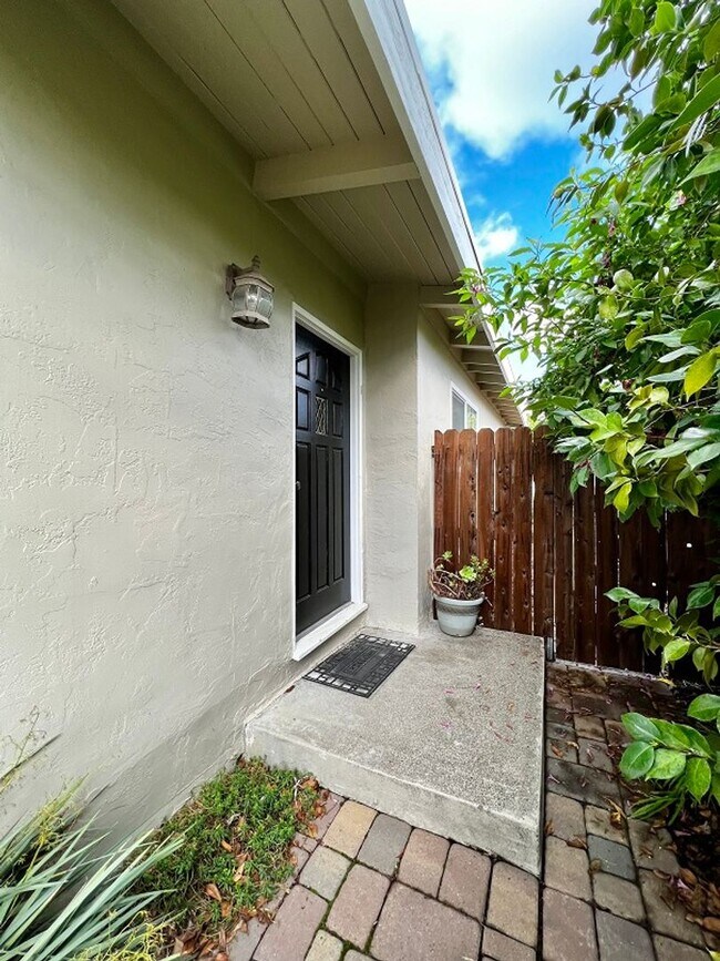 Building Photo - Beautifully Renovated Three Bedroom Napa Home