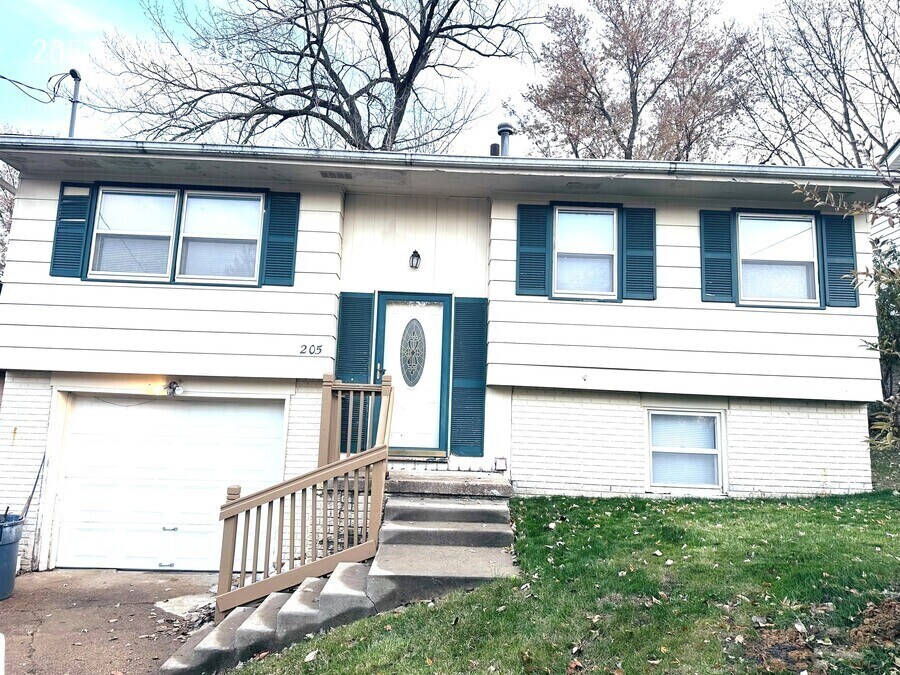 Primary Photo - 205 E Wall Ave