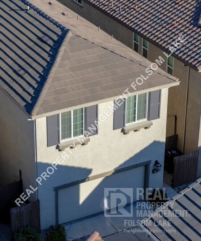 Foto del edificio - Spacious 3 bedroom 2.5 bath in the Westshore Lake Neighborhood