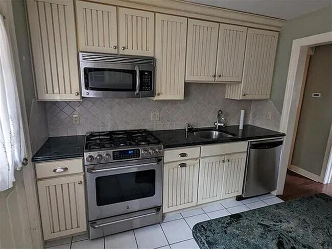 Building Photo - Roselle Sweet Homes