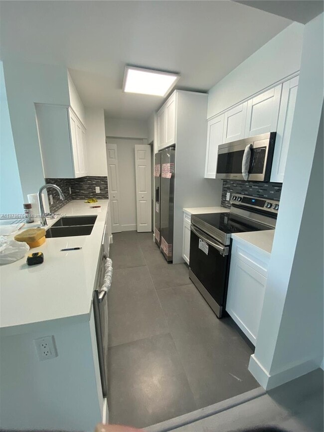 Building Photo - 1155 Brickell Bay Dr