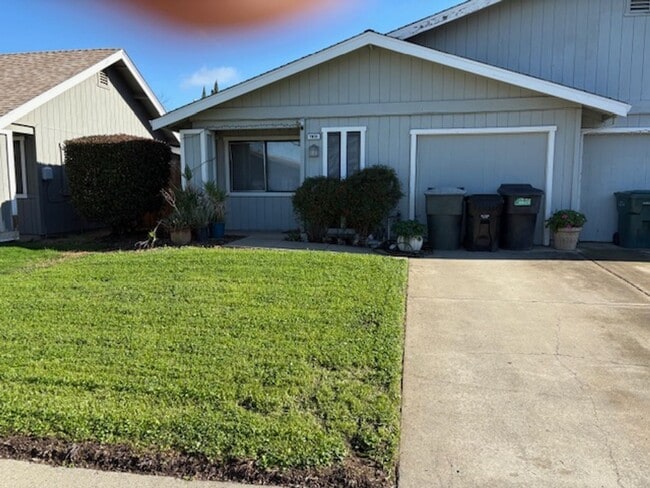 Foto del edificio - 7631-7633 AGUSTAWOOD PLACE