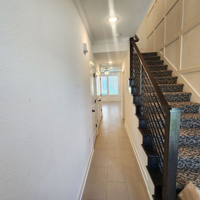 Foto del edificio - Fabulous End Unit Townhome 3 Bedroom, 2.5 ...