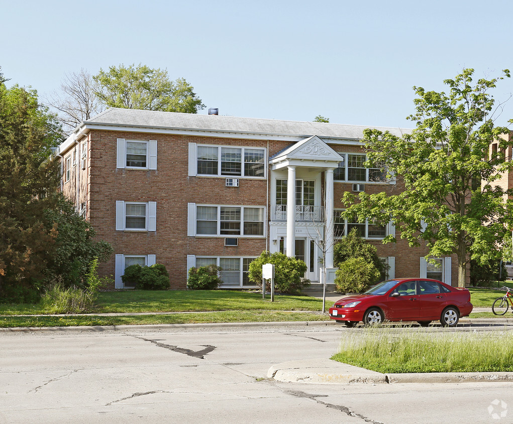 Primary Photo - Highland Court Apartments