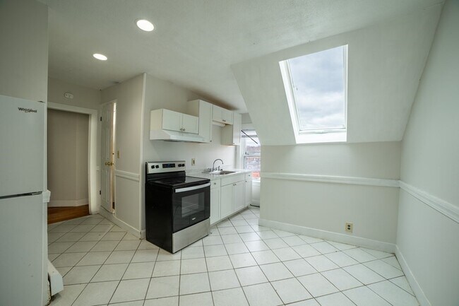 Building Photo - 14 Washington St