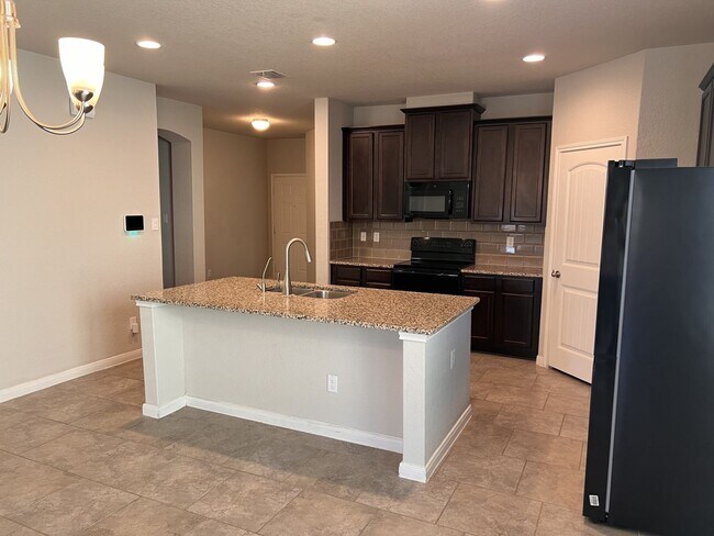 Building Photo - Beautiful Home in Summerhill!