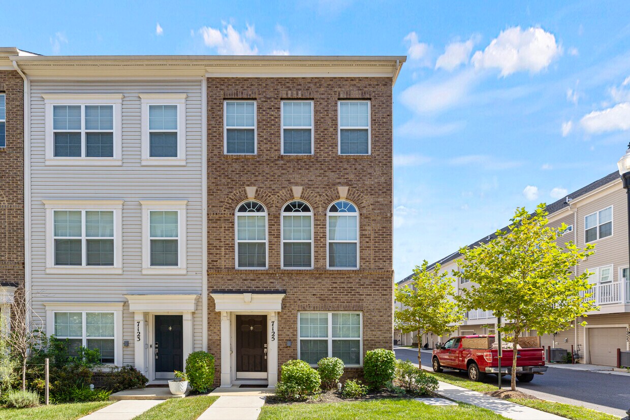 Exterior - 7125 Rowlock Aly