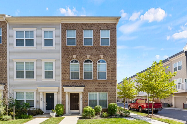 Building Photo - 7125 Rowlock Aly