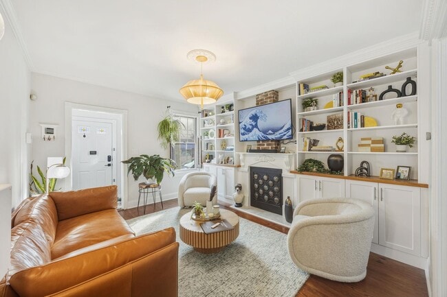 Building Photo - 135 Van Horne St