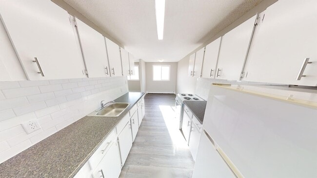 Building Photo - 10105-10107 107 Ave