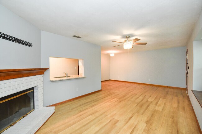 Foto del edificio - 2043 Gardenbrook Ln