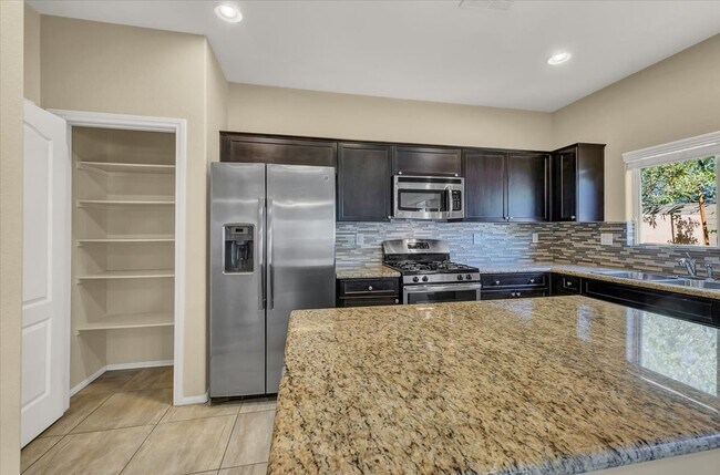 Foto del edificio - 7922 Blue Lake Peak St