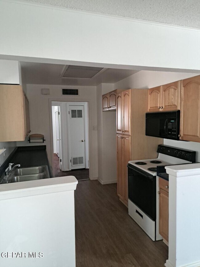 Foto del edificio - 1504 Fairfield Dr