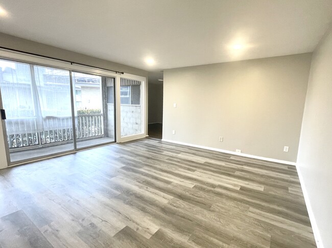 Building Photo - 346 Carpenter Dr