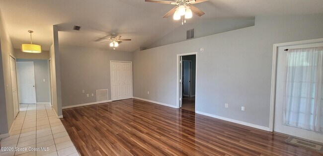 Foto del edificio - 731 John Carroll Ln