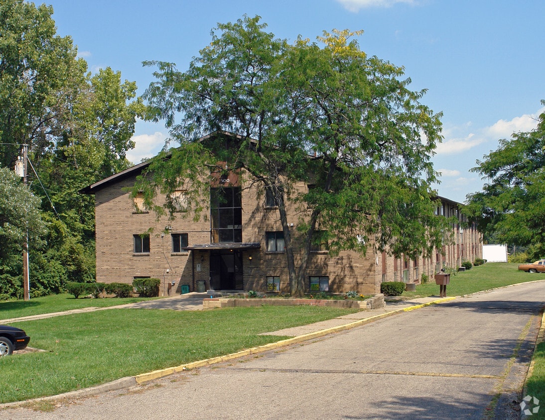 Primary Photo - Maplewood Manor Apartments