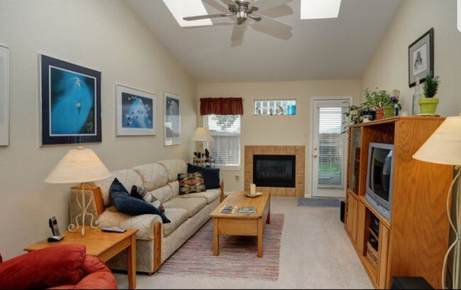 Building Photo - 2975 Neil Dr