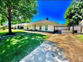 Building Photo - 9007 Arbor Wood Dr