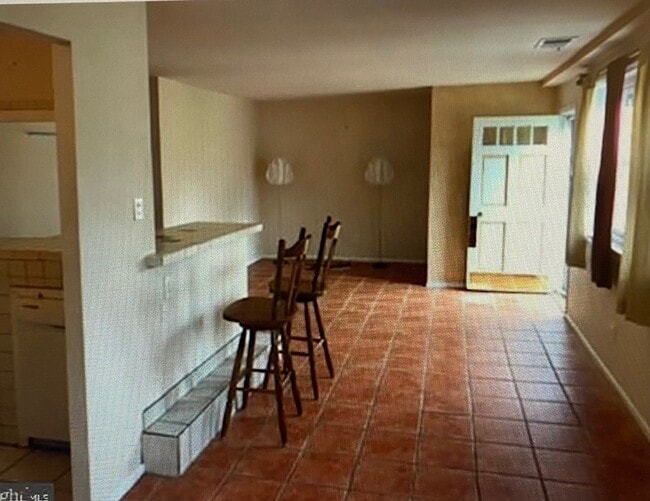 living room - 3312 S Keswick Cir