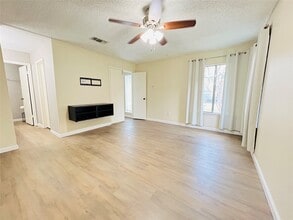 Building Photo - 11699 Village Pl Dr