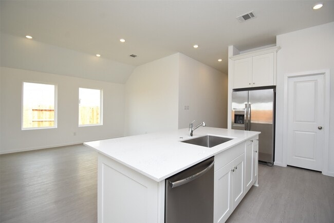Building Photo - 6303 Golden Seaton Dr