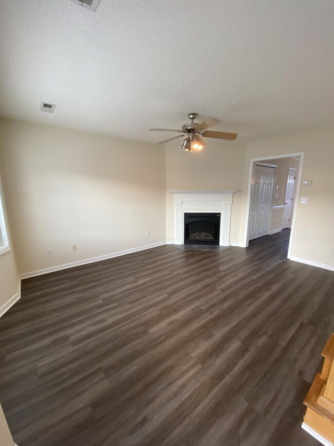 Building Photo - 2370-23K9 Vineyard Dr