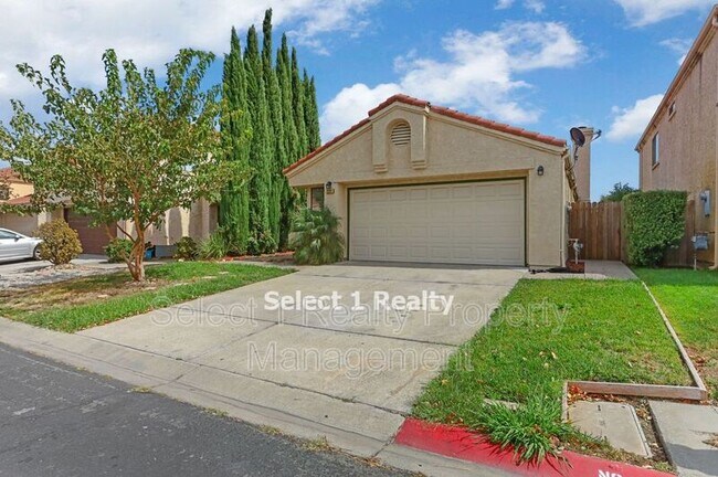 Building Photo - 221 Rolfe Dr