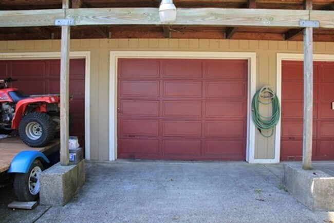 Building Photo - 1726 - South 5th Street Duplex