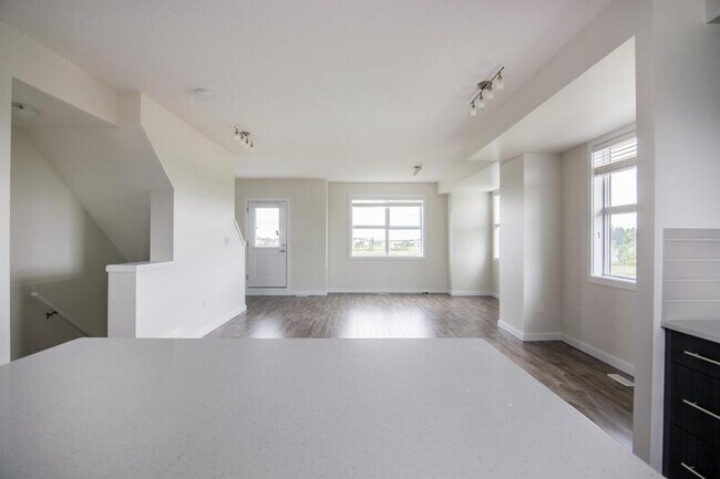 Photo du bâtiment - 655-655 Watt Blvd SW