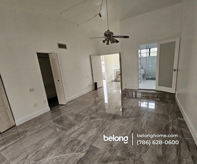 Building Photo - 7130 SW 112th Ct