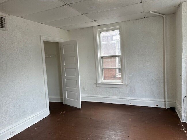 Foto del edificio - 2nd Floor 2 Bedroom 1 Bathroom Apartment F...