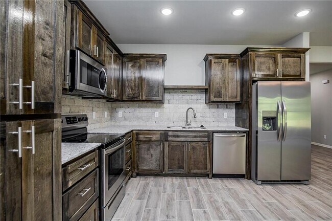 Building Photo - 1903 Azlin Pl