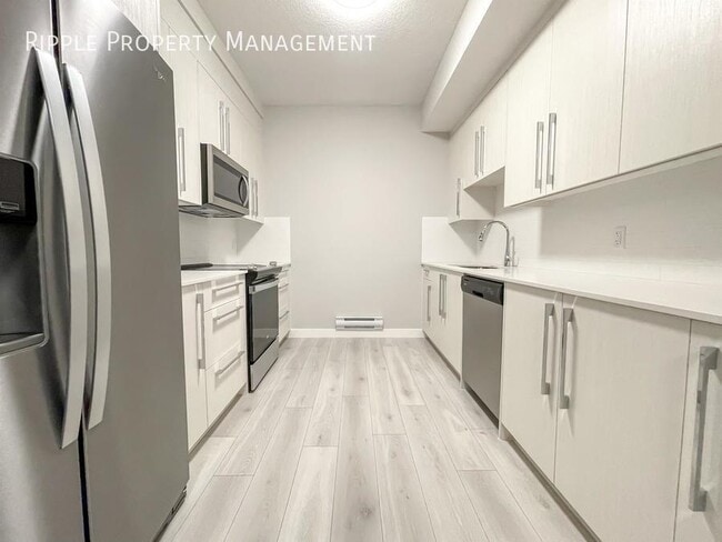 Building Photo - Beautiful 1 bedroom 1 bathroom basement in...