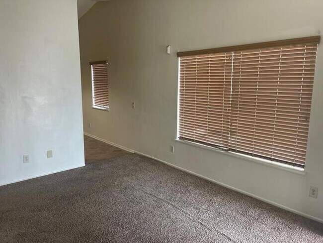 Foto del edificio - House For Rent