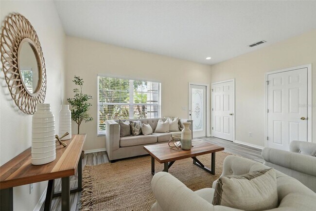 Photo - 4 Bedroom 2.5 Bath Two Story Hunters Creek... House