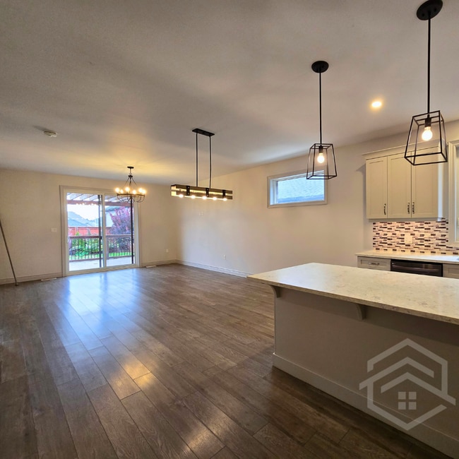 Photo du bâtiment - 4-Bedroom House Available in Tillsonburg !!