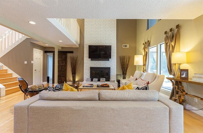 Building Photo - 1703 Overland Pass Dr