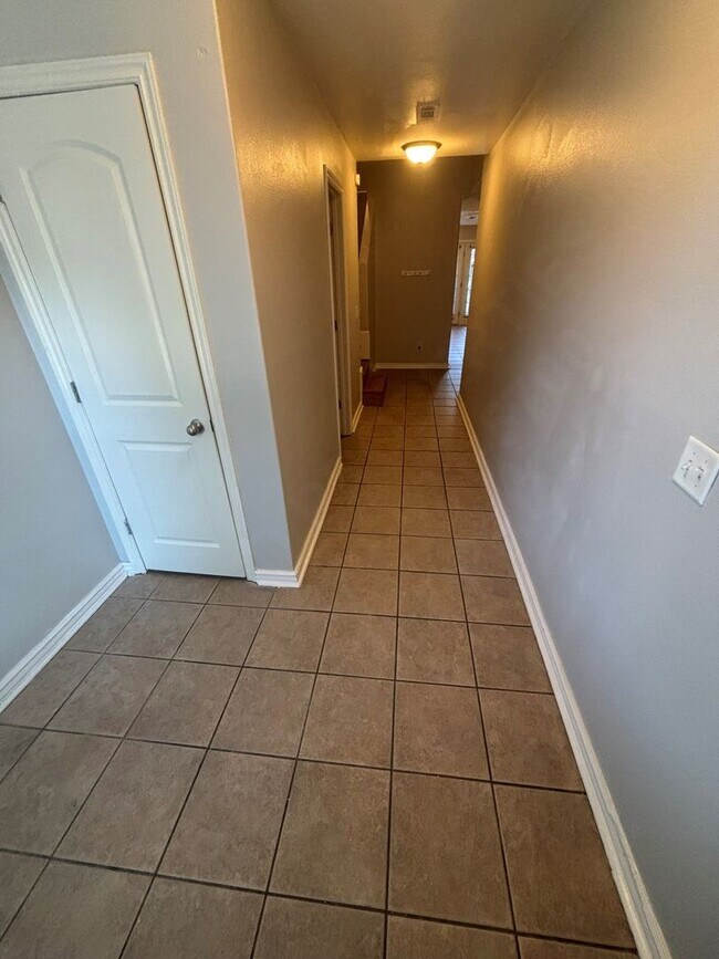 Foto del edificio - COMING SOON!! 3 Bedroom Duplex in Farmington!