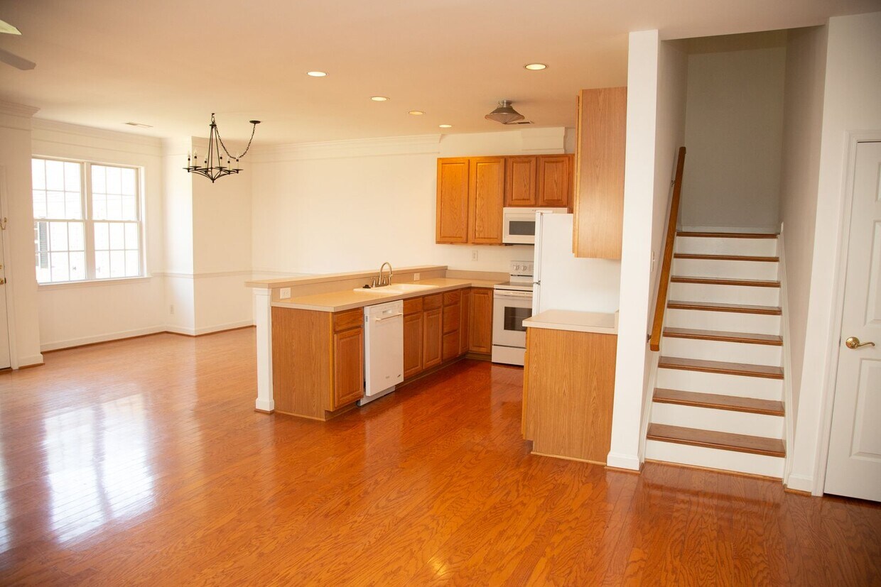 Primary Photo - Three Bedroom Townhouse Available in Fores...