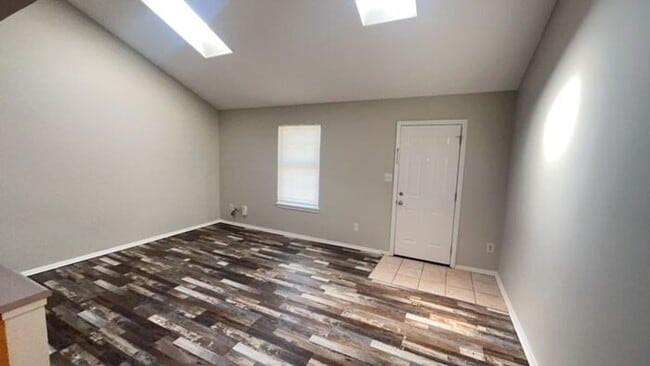 Building Photo - 2Br/2Ba Townhome in the J-town/Ferncreek area