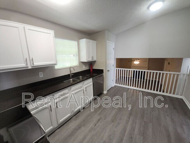 Foto del edificio - 3368 Eastmont Ln