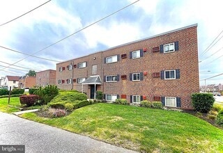 Building Photo - 4411 Sheffield Ave