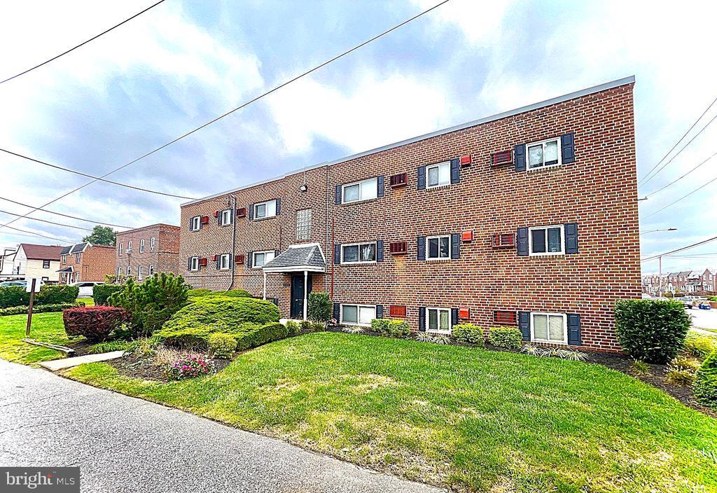 Primary Photo - 4401 Sheffield Ave