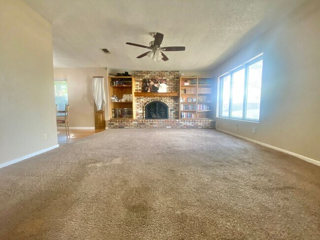 Foto del edificio - Great 3 bed 2 bath rental in Tech Terrace