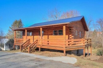 Building Photo - 550 Colhoun St NE