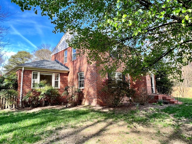 Building Photo - 6202 Dustin Dr