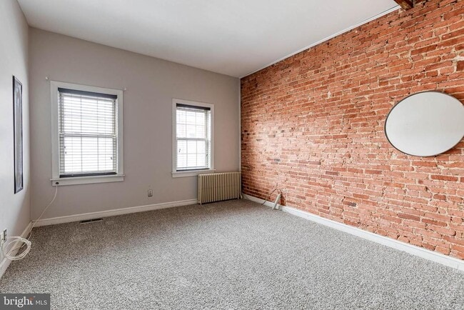 Building Photo - 809 S Glover St